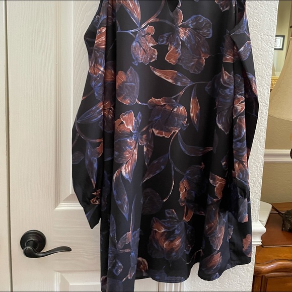 Women’s Everly Dress - Picture 2 of 14